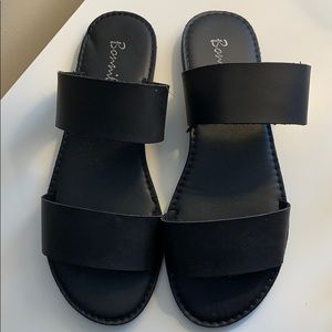 Black Woman’s Sandal 5.5